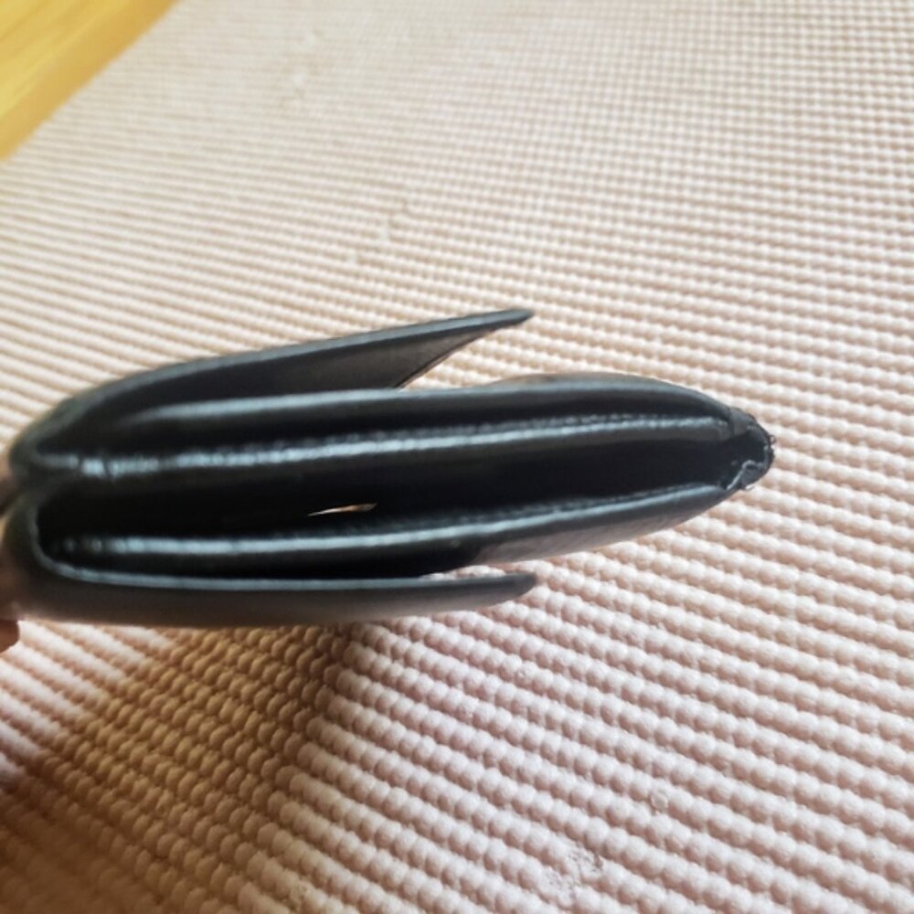 Louis Vuitton Epi Elise Wallet - Black - Picture 13 of 16